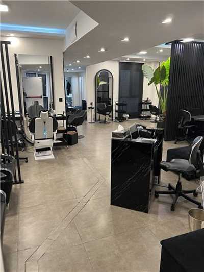میکاپکار آرایشگر سالن زیبایی نیاوران تهران