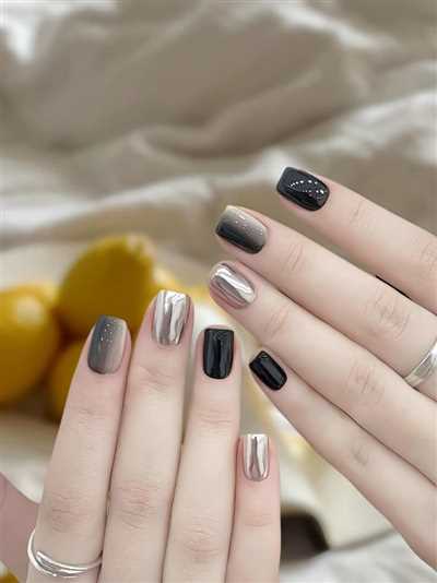 لاک ژل آیس نقره‌ای طرح جدید رسید؛ چقدر خوشگل و خاصن اینا
