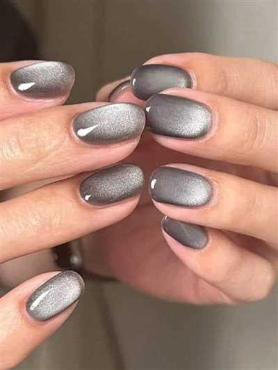 لاک ژل آیس نقره‌ای طرح جدید رسید؛ چقدر خوشگل و خاصن اینا