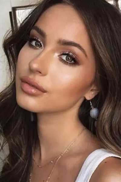 ۳۳ مدل آرایش صورت ترند سال مناسب خانم‌هایی که چشم قهوه‌ای دارند