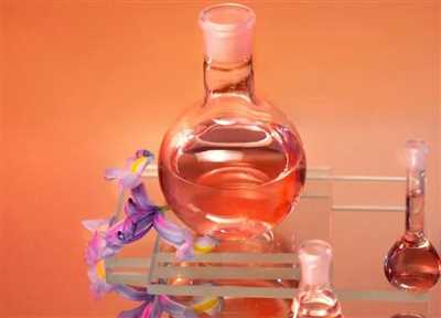 اسانس عطر چیست؟ راهنمای کامل و کاربردهای آن در عطرسازی