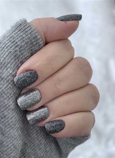 لاک ژل آیس نقره‌ای طرح جدید رسید؛ چقدر خوشگل و خاصن اینا