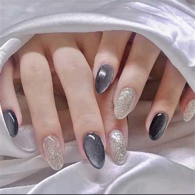 لاک ژل آیس نقره‌ای طرح جدید رسید؛ چقدر خوشگل و خاصن اینا