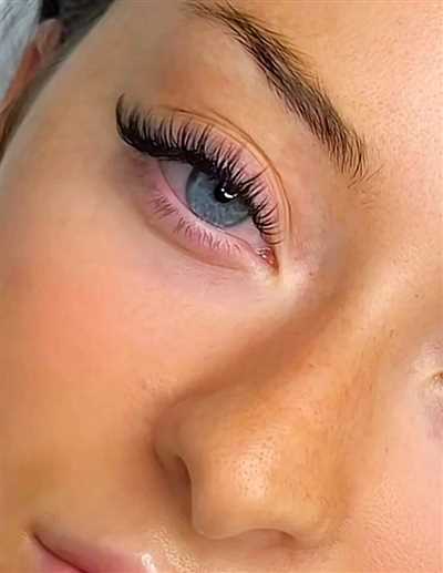 شیک‌ترین کاشت مژه برای چشم ریز؛ مدل مژه ای که چشمو درشت و باز میکنه