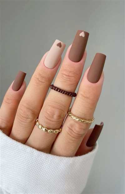 طراحی زیبا و شیک لاک ناخن موکا موس لاکچری