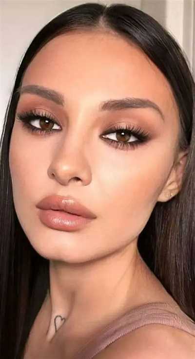 بیش از 30 مدل میکاپ صورت ویژه بانوان با چشم قهوه‌ای ترند سال