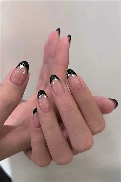 بیش از 50 مدل لاک و کاشت ناخن مشکی با دیزاین خاص و سنگین مناسب محرم