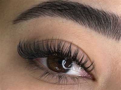 کاشت مژه توسط آرایشگر خانم ریحانه عمرانی