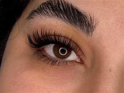 کاشت مژه توسط آرایشگر خانم ریحانه عمرانی