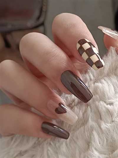 طراحی زیبا و شیک لاک ناخن موکا موس لاکچری