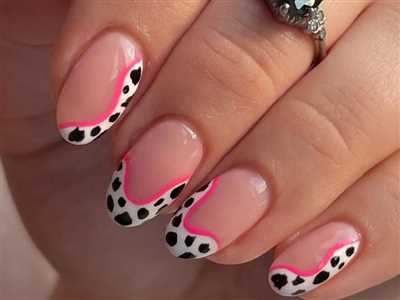 طراحی و کاشت ناخن با رنگ های زیبا و جذاب توسط خانم الهام توانا