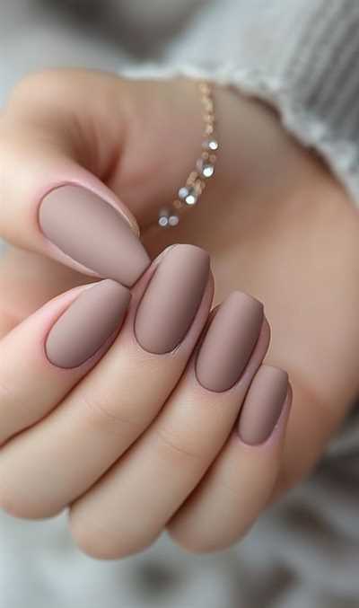 طراحی زیبا و شیک لاک ناخن موکا موس لاکچری