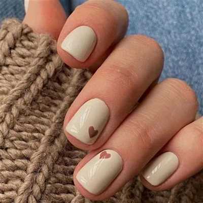 طراحی ناخن مد سال 2025 با ایده های ساده و شیک