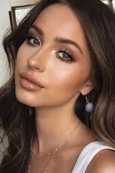 بیش از 30 مدل میکاپ صورت ویژه بانوان با چشم قهوه‌ای ترند سال