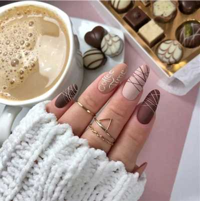 طراحی زیبا و شیک لاک ناخن موکا موس لاکچری