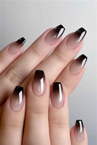 بیش از 50 مدل لاک و کاشت ناخن مشکی با دیزاین خاص و سنگین مناسب محرم