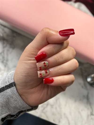 بیش از 20 مدل جذاب و شیک لاک ناخن رنگ قرمز گیلاسی ترند سال