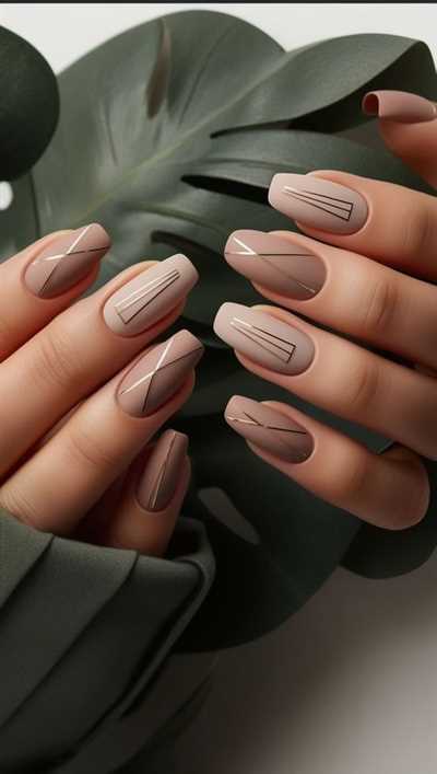 طراحی زیبا و شیک لاک ناخن موکا موس لاکچری