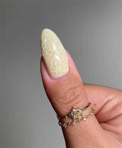 طراحی ناخن مد سال 2025 با ایده های ساده و شیک