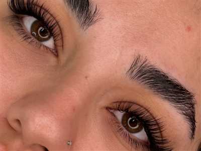 کاشت مژه توسط آرایشگر خانم ریحانه عمرانی