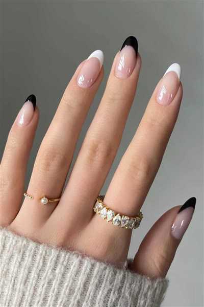 بیش از 50 مدل لاک و کاشت ناخن مشکی با دیزاین خاص و سنگین مناسب محرم