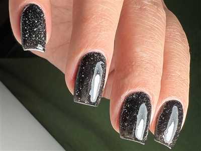 طراحی و کاشت ناخن در سالن زیبایی پریسا امینه