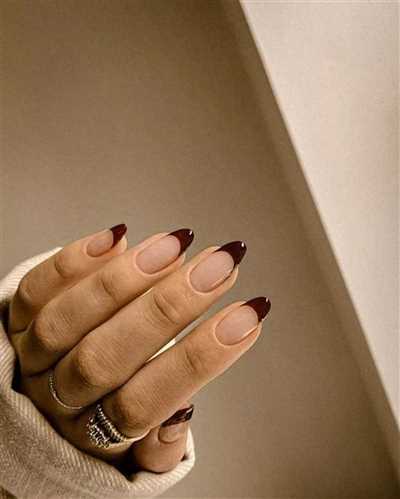 طراحی ناخن مد سال 2025 با ایده های ساده و شیک