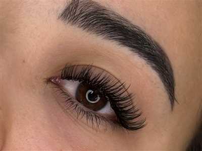 کاشت مژه توسط آرایشگر خانم ریحانه عمرانی